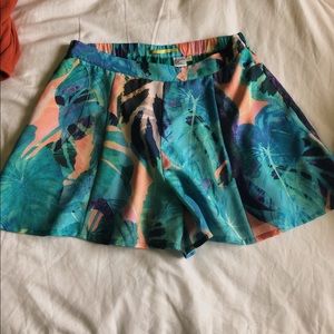 Gianni Bini flowy floral shorts